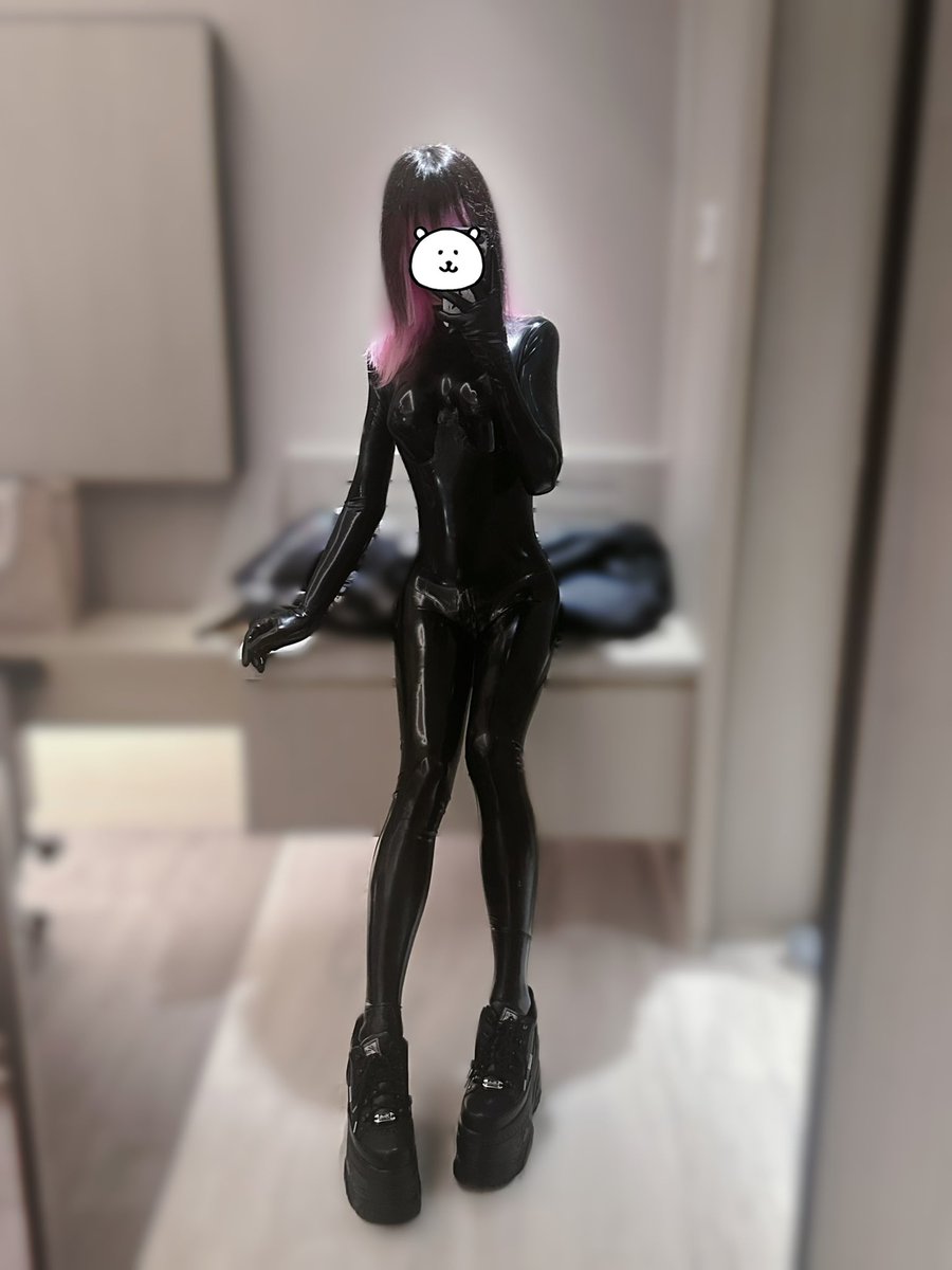 粉发时候
#latex #ラバー #胶衣