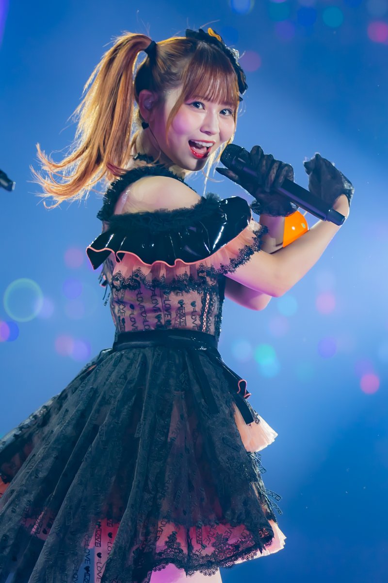大場花菜　アリーナツアー2025 黒衣装　直筆　チュウ　コメあり GqRIFRJb0AAUR7y.jpg