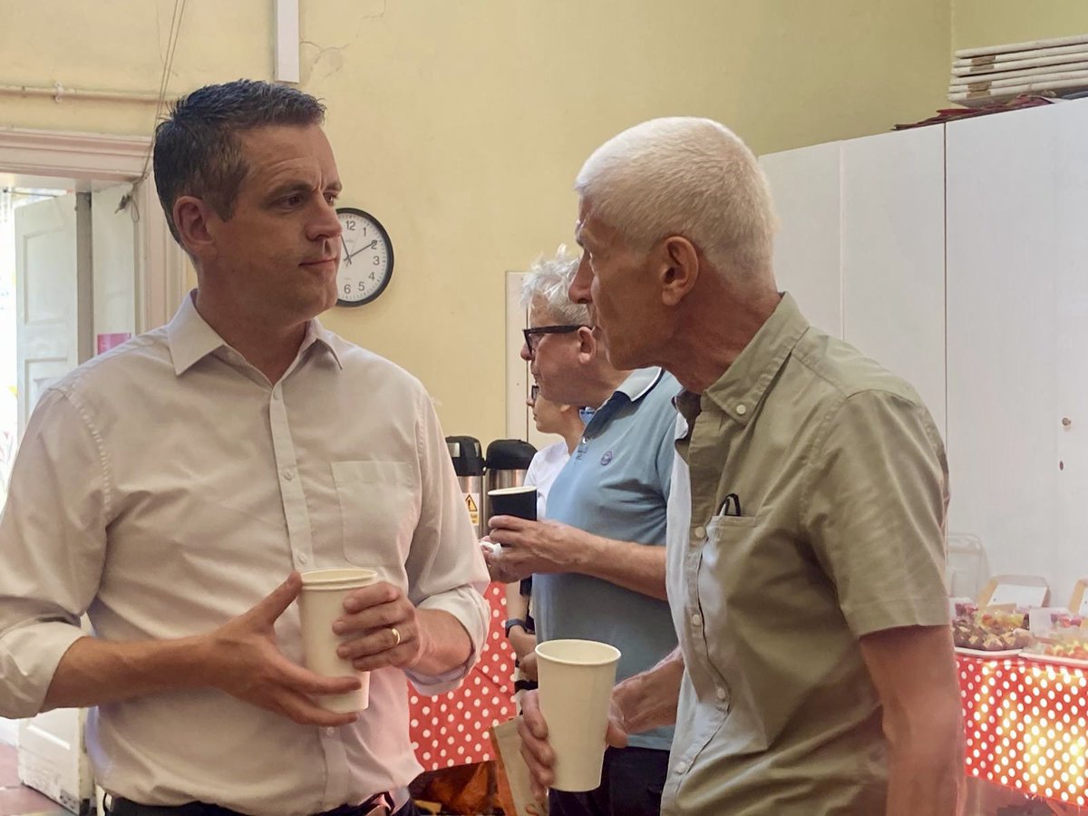 CllrSimonHogg's tweet image. Good to listen to local people in Balham this morning.
Thanks to all who came out and to St Mary Magdalene Church for hosting.
Hot topics included cleaner streets, Lime Bikes & cost of living.
Lovely to be joined by Balham councillor Jo Rigby, who puts fear into flytippers!