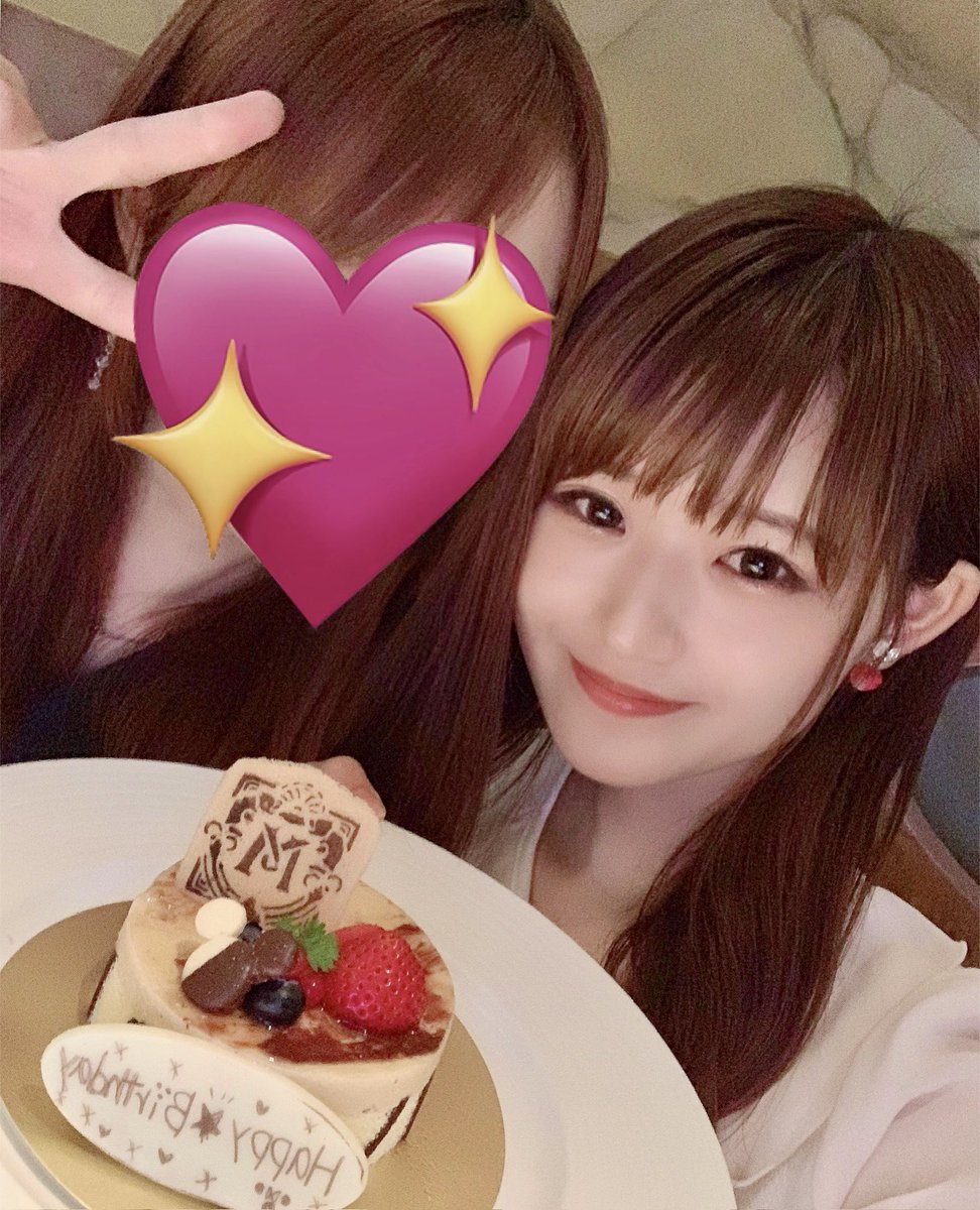 今日は姉の誕生日😊🎂🎊✨
私の１番の味方でありいつも傍で助けてくれるヒーロー∠(｀・ω・)／✨✨

家族でお祝い〜🥂🤍\(* ॑꒳ ॑* \三/ * ॑꒳ ॑*)/

お姉ちゃん、
いつもありがとう💖
幸せになってね🍀*゜だいすき❤️

#誕生日 #happybirthday #大好き #love #おめでとう #過去写真 #Disney #sister