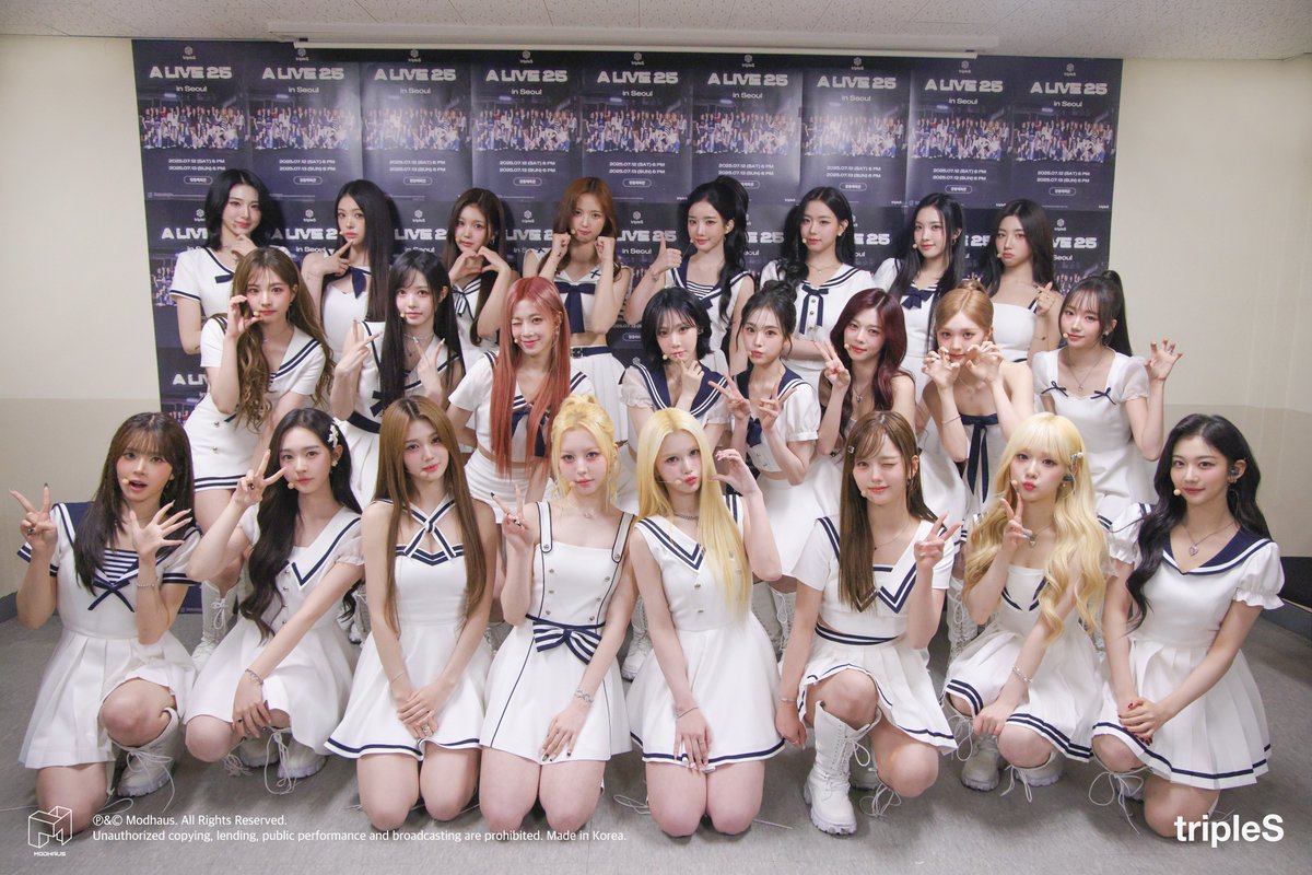 triplescosmos's tweet photo. WAV가 가득 채워준 푸른 빛🩵
우리 맘 속에 파도를 일으켰어

내일도 우리의 색으로 물들어봐요!

#tripleS #트리플에스 #トリプルS #トリプルエス #トエス 
#tripleS_ALive25 https://t.co/ZjmtP9e3Xz