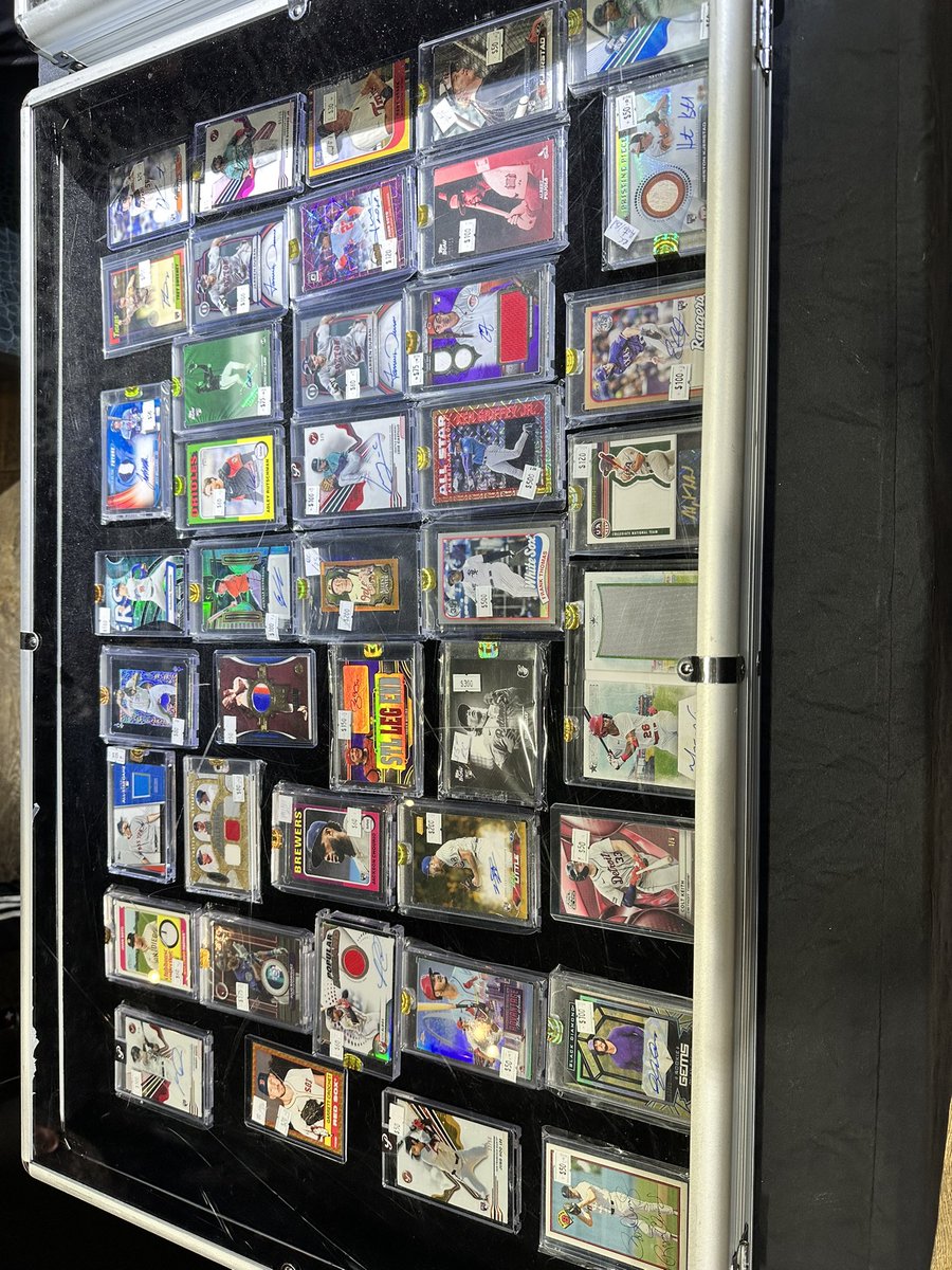 AdamMico1's tweet image. Join us at @CardVaultTB Causeway Card Show
