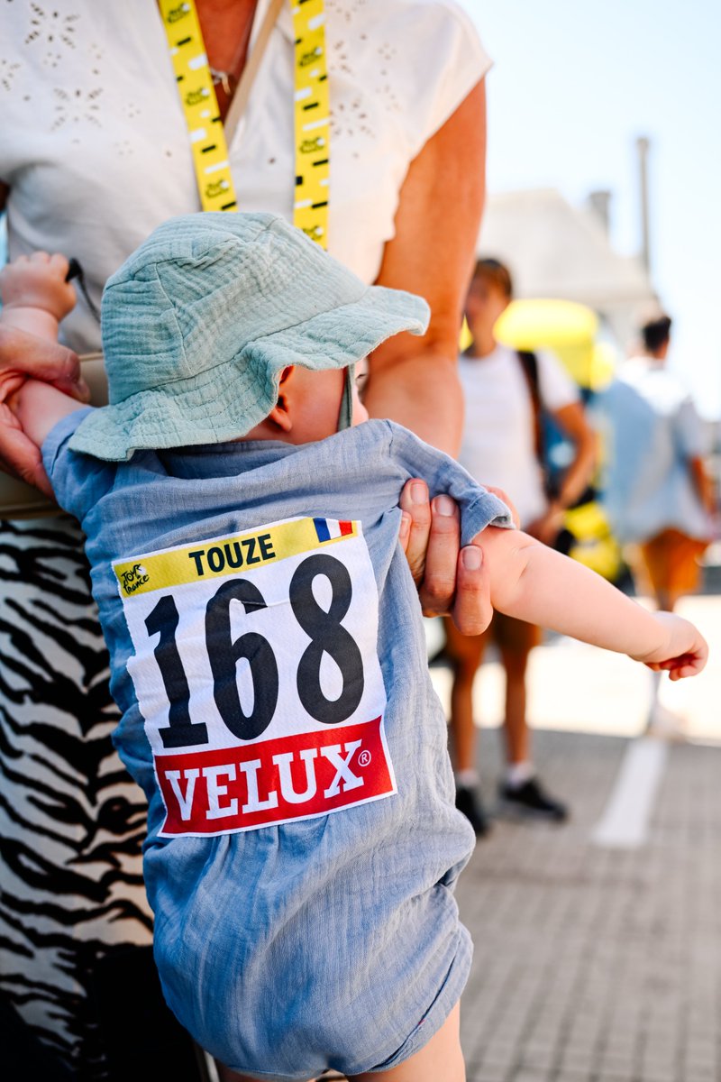 Il n'y a pas d'âge pour faire son premier <a href="/LeTour/">Tour de France™</a> dans la famille Touzé ! 😄

📸 Mathilde L'Azou &amp; Getty Images
#TDF2025