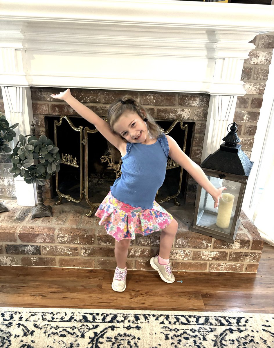 drsttx's tweet image. Today she’s 7. My world is full of so much color because of you, Ellie girl. May you always have the confidence and love for life you bring to every single moment of every day. What a powerful little lady you are and strong woman you will be. Happy birthday, my hummingbird. ♥️