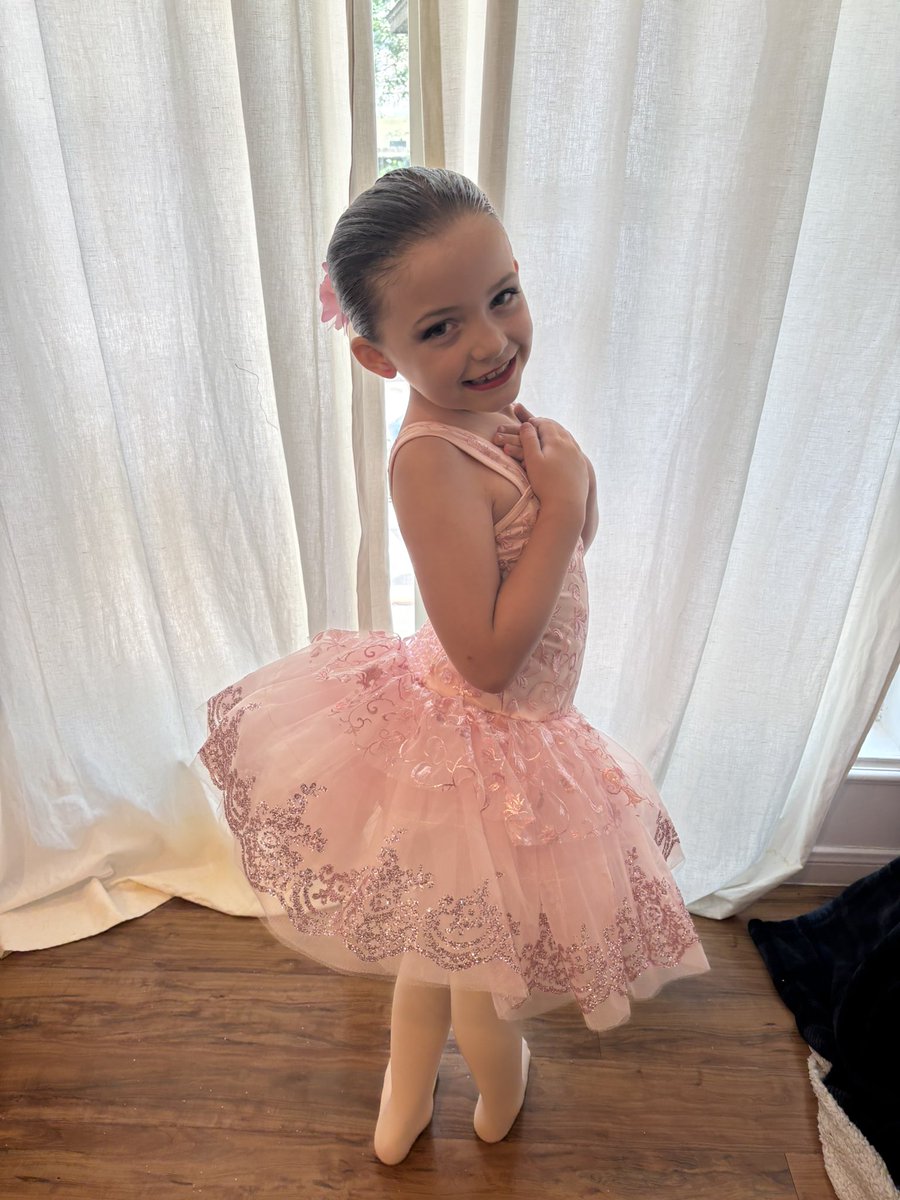drsttx's tweet image. Today she’s 7. My world is full of so much color because of you, Ellie girl. May you always have the confidence and love for life you bring to every single moment of every day. What a powerful little lady you are and strong woman you will be. Happy birthday, my hummingbird. ♥️