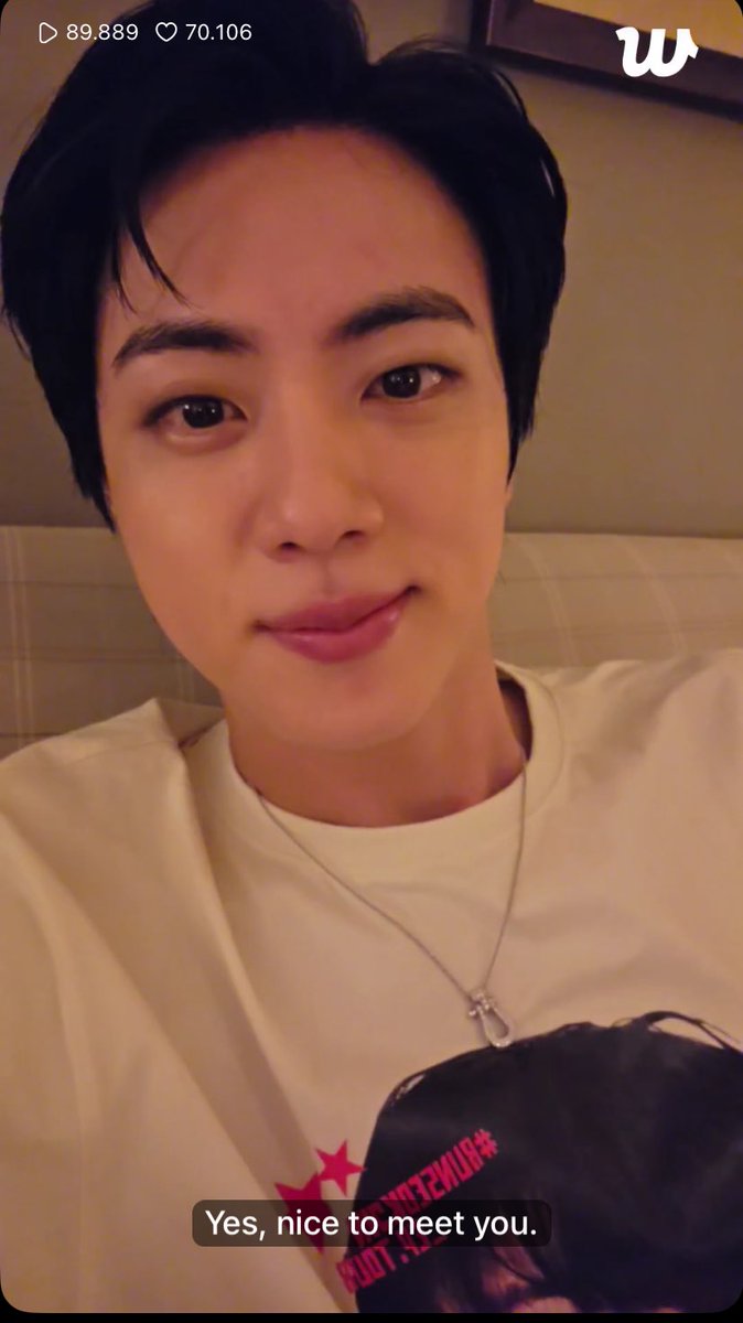 BANGT4NBEST's tweet photo. —TRADUCCIÓN DEL LIVE DE #JIN EN WEVERSE 🐹💜✨️

🐹 Solo bailé un poquito, ¿por qué me duele tanto y es tan difícil?
🐹 Acabo de terminar el concierto de Osaka y volví, y el concierto de hoy fue divertidísimo. Salte mucho
🐹Todos agitaron mucho la ARMY bomb. Fue muy divertido. https://t.co/Q6iS5vQHaQ