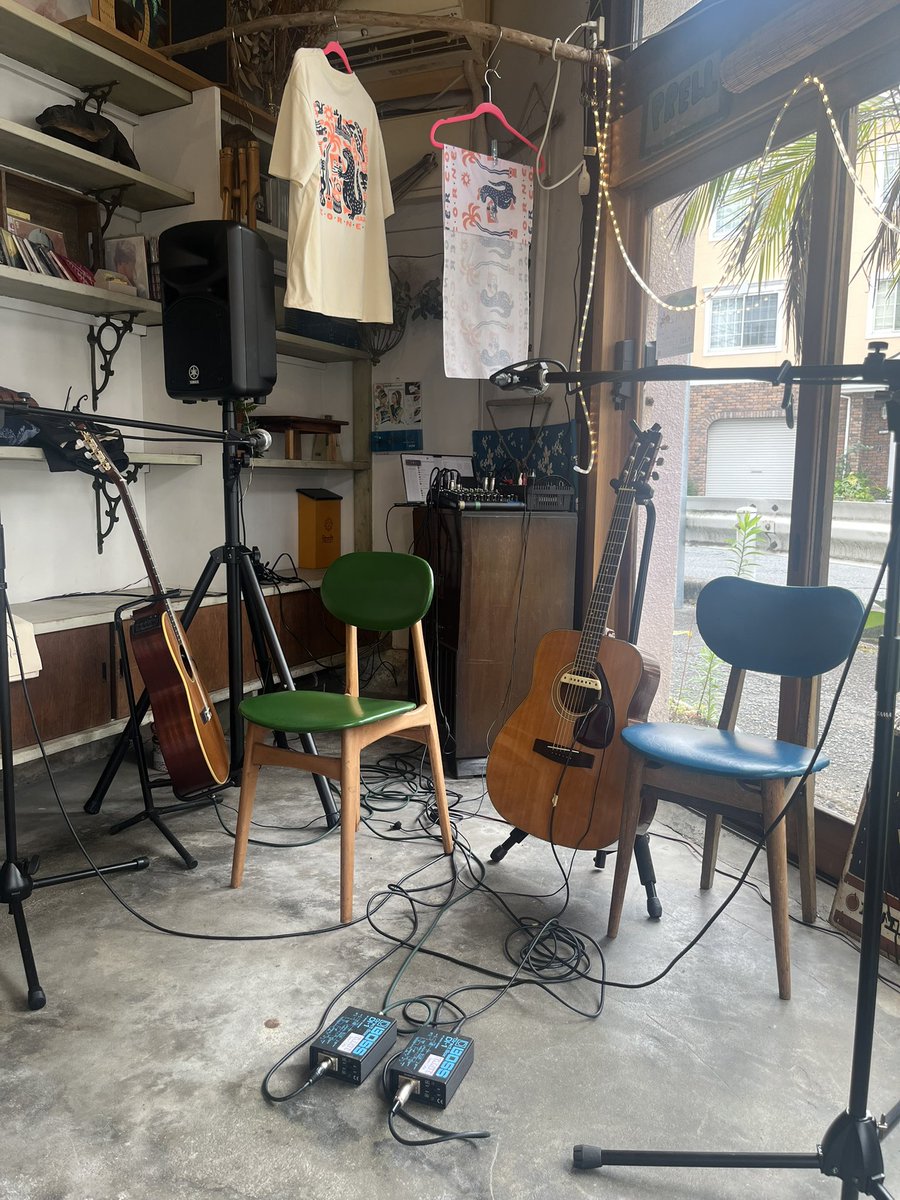 mllnnmgnu's tweet image. MIZ 名前をつけてやる vol.3 CORNER
すごく素敵なお店MIZのライブぴったりだった！昼と夜で外の景色が変わっていくのもよかったしちびっこがお店の外でわちゃわちゃしてるのもかわいかったな〜
ライブ前に海鮮食べて小田原城行って私も旅行気分だったまたここでやってほしい🫧