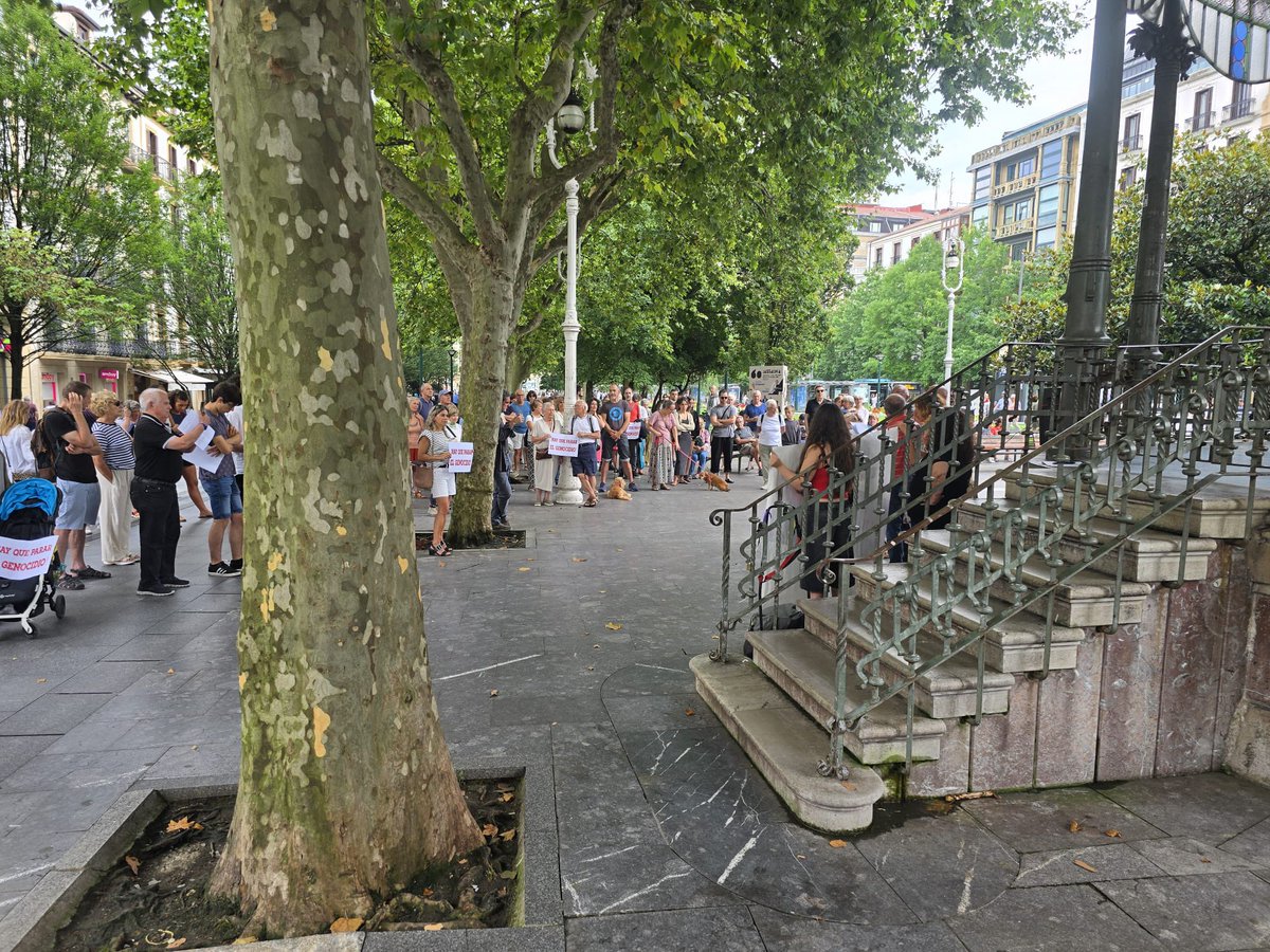 Por la paz y el fin del genocidio en Palestina
🇵🇸 Los <a href="/socialistavasco/">Socialistas Vascos - Euskal Sozialistak / ❤️</a> hemos participado en una concentración en San Sebastián por el pueblo palestino.

<a href="/MaiderLainez/">Maider Lainez</a> <a href="/PSEGIPUZKOA/">PSE-EE GIPUZKOA</a>