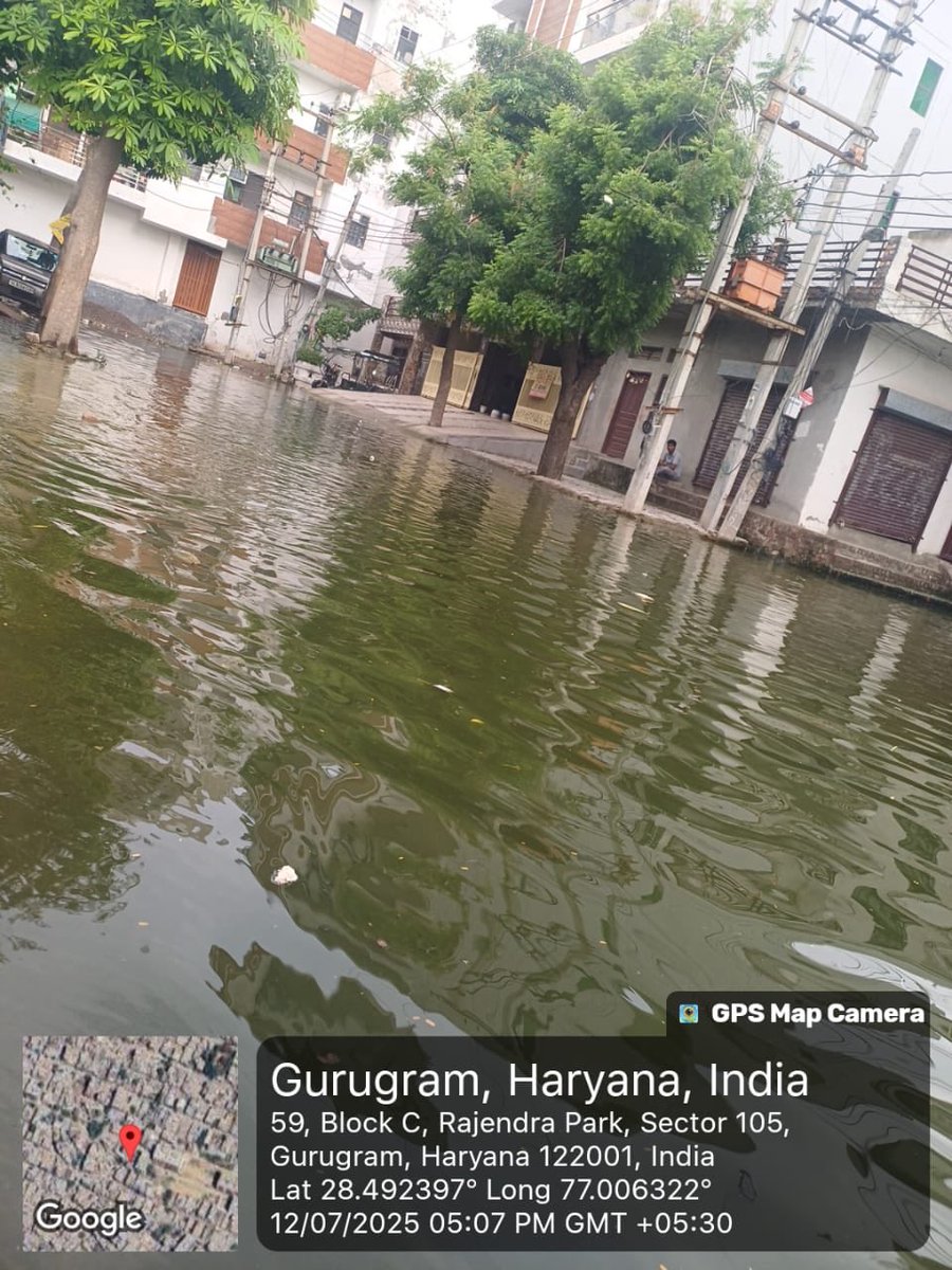 SurensinghNBT's tweet image. #Gurugram: राजेंद्रा पार्क ब्लॉक सी सेक्टर 105 गलियों में भरा सीवर का पानी, ⁦@MunCorpGurugram⁩ ⁦@MukeshSharmaMLA⁩ का समस्या सही करवाने का दावा हवा हवाई ⁦@DC_Gurugram⁩ ⁦@VipulGoelBJP⁩ ⁦@cmohry⁩ ⁦@Veeren_Verma⁩