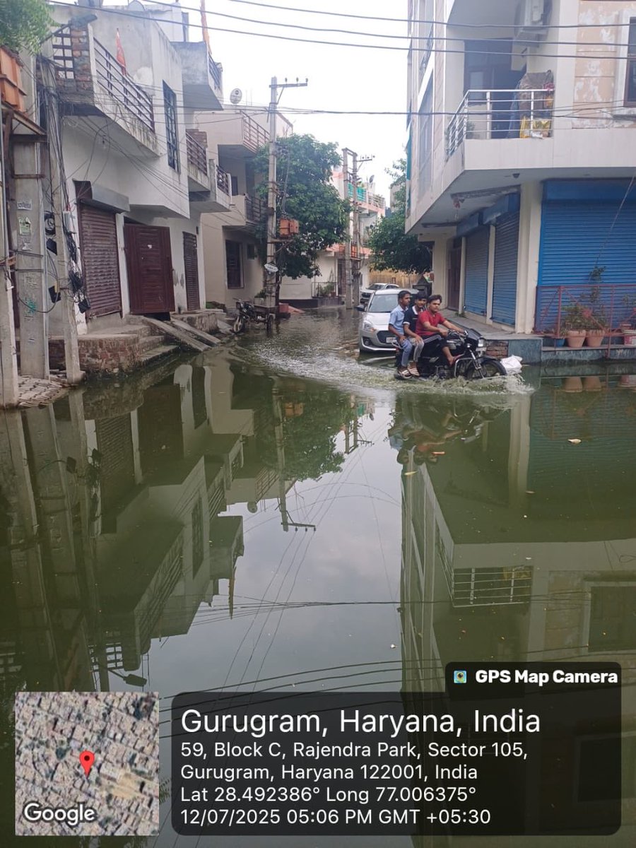 SurensinghNBT's tweet image. #Gurugram: राजेंद्रा पार्क ब्लॉक सी सेक्टर 105 गलियों में भरा सीवर का पानी, ⁦@MunCorpGurugram⁩ ⁦@MukeshSharmaMLA⁩ का समस्या सही करवाने का दावा हवा हवाई ⁦@DC_Gurugram⁩ ⁦@VipulGoelBJP⁩ ⁦@cmohry⁩ ⁦@Veeren_Verma⁩