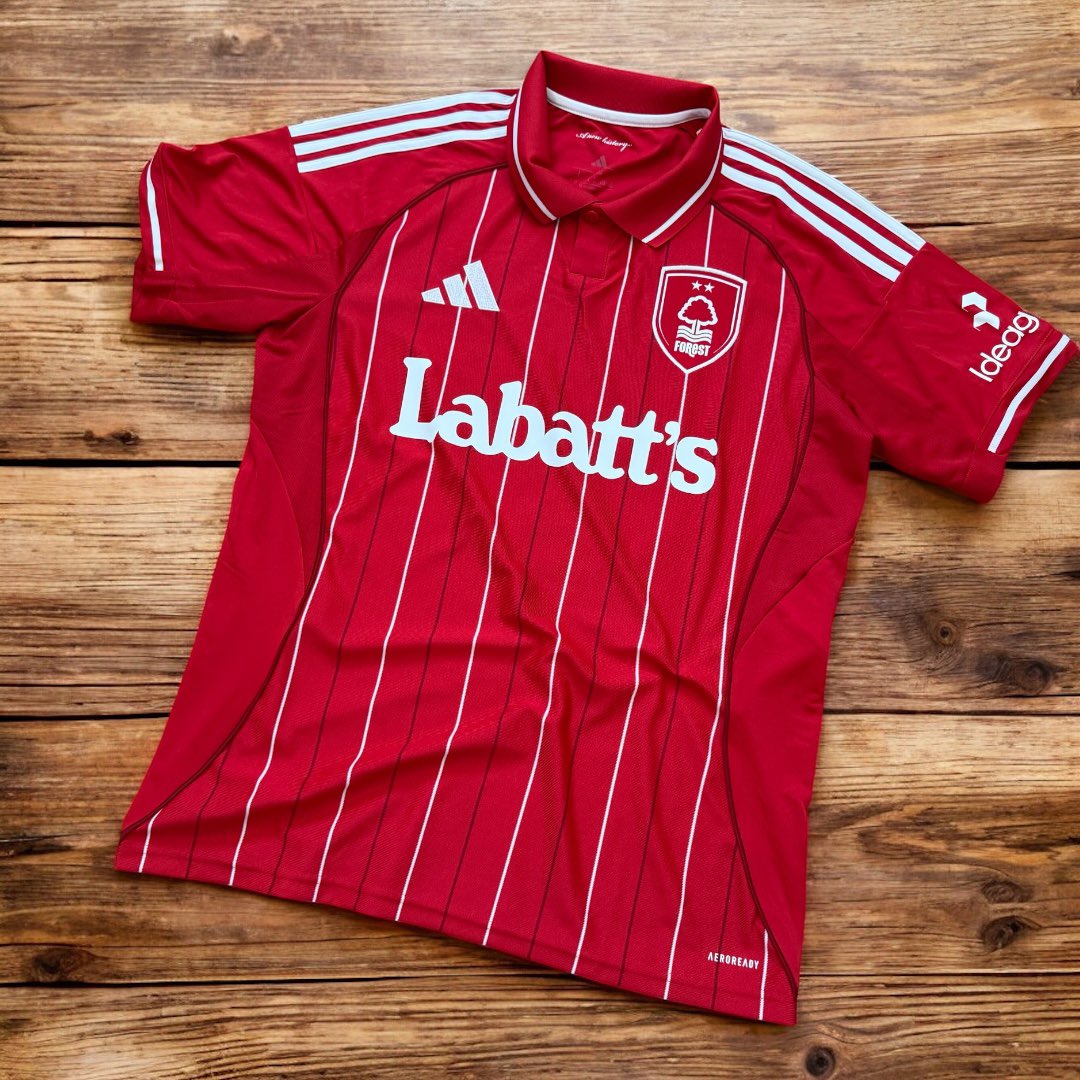 OJRestorations's tweet image. Oh wow!

Some shirts were just made for retro sponsors — and the new Nottingham Forest 2025/26 kit with the Labatts logo? 

I made it happen. 

Absolute perfection 😍

What do we think?