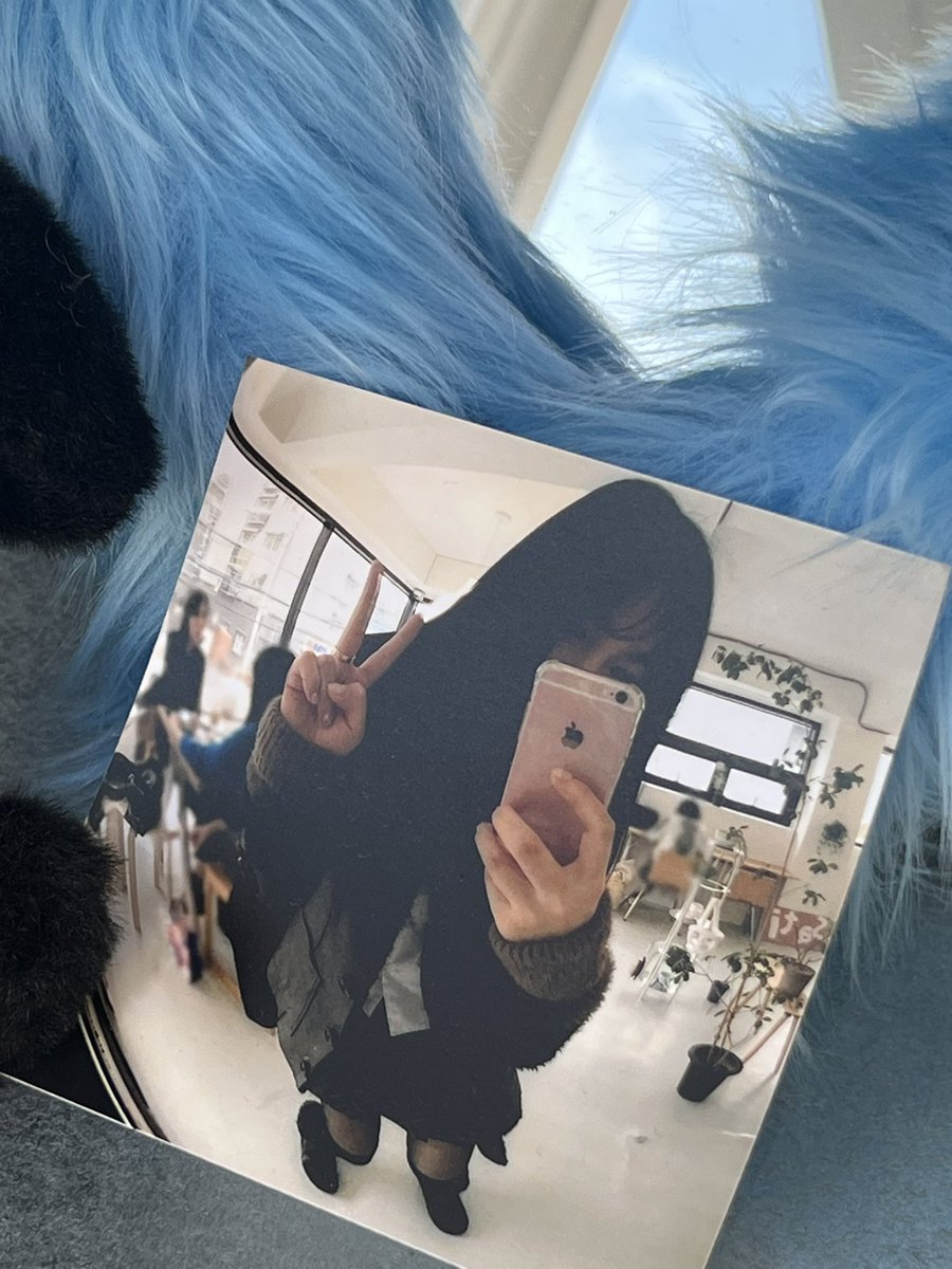 JooNI5757's tweet photo. 예쁘게 잘 꾸며진 생일카페와 이쁜 지효까지🤍
챌린지 하는 지효를 찍는 카메라를 찍는 나…✨

#좋아하는여름은_712
#지한 #한지효 #위클리 #weeekly #jihan https://t.co/z51wE47HrG