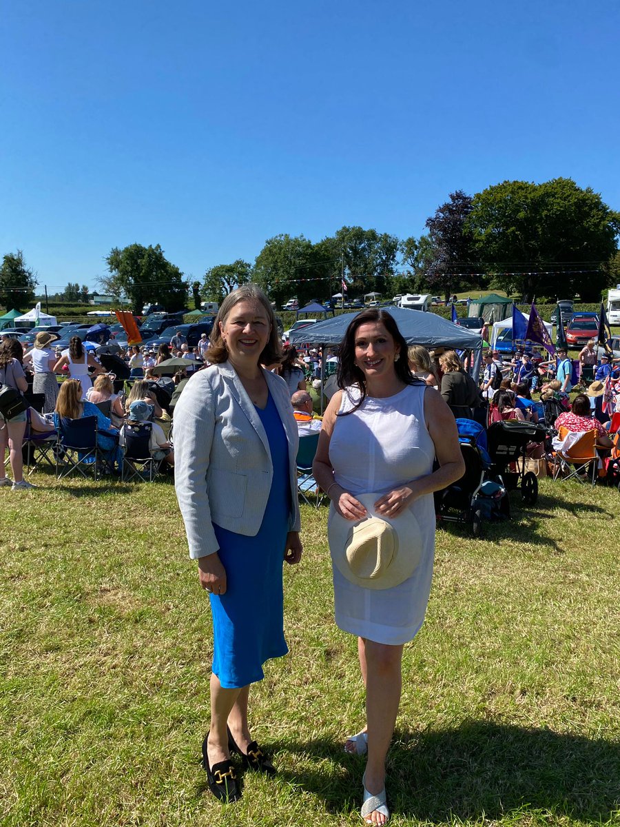 NIOgov's tweet image. Today, NIO minister @PutneyFleur attended the County Armagh Twelfth demonstration which is traditionally one of the largest in the world.
The Minister paid tribute to the fantastic atmosphere and the community spirit on display.