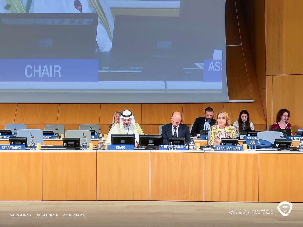 الملكية الفكرية (@saipksa) on Twitter photo على هامش أعمال جمعيات الدول الأعضاء الـ ٦٦ لـ <a href="/WIPO/">World Intellectual Property Organization (WIPO)</a>، ترأس الدكتور عبدالعزيز السويلم الرئيس التنفيذي لـ #الملكية_الفكرية "مؤتمر الويبو"، حيث تم خلاله إعلان تشكيل اللجان الرئيسية للويبو، وهي: لجنة التنسيق، واللجنة التنفيذية لاتحاد باريس، واللجنة التنفيذية لاتحاد برن. على هامش أعمال جمعيات الدول الأعضاء الـ ٦٦ لـ <a href="/WIPO/">World Intellectual Property Organization (WIPO)</a>، ترأس الدكتور عبدالعزيز السويلم الرئيس التنفيذي لـ #الملكية_الفكرية "مؤتمر الويبو"، حيث تم خلاله إعلان تشكيل اللجان الرئيسية للويبو، وهي: لجنة التنسيق، واللجنة التنفيذية لاتحاد باريس، واللجنة التنفيذية لاتحاد برن.