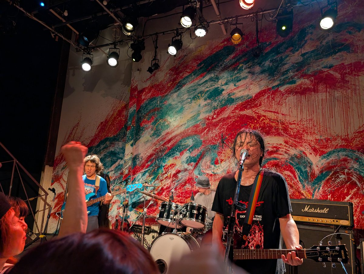 【ザ50回転ズ ダニーの個展を観に行った後、どっかで酒を飲んでくだ巻いて、その後イヌガヨのツアーファイナルに行く】

鈴木実貴子ズとイヌガヨでした。

イヌガヨの思い出は後ほど！