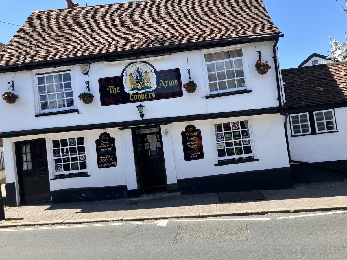 A Kentish pale in The coopers arms Rochester &amp; obviously having a few for the 12th. Have a good one 🍻🟠🇬🇧
