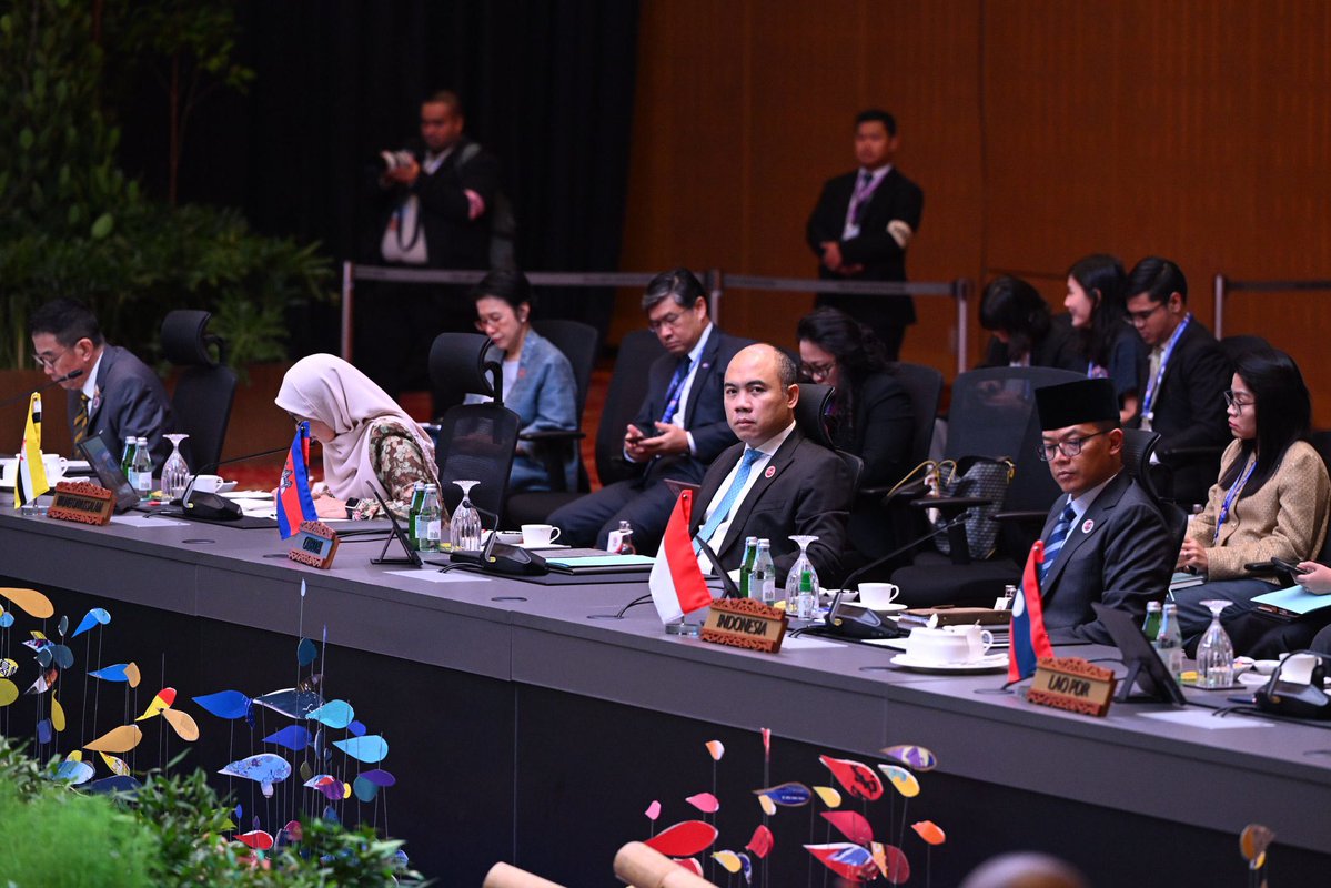 ukmissionasean's tweet image. Just had our @ASEAN –UK Post Ministerial Conference. Thank you to our Country Coordinator Vietnam.
Foreign Secretary @DavidLammy made it clear: an effective #UKASEAN partnership will not only drive growth but it will also enable us to tackle global issues together.
📸:@ASEAN