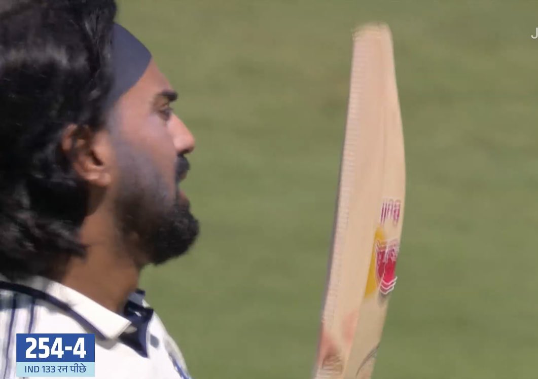 Anubhav_singh06's tweet photo. Perfect opener for India 🇮🇳 

And he prooved 🫡

Kl rahul ❤️ 

#INDvsENG #INDvsEND #INDvENG #INDVsENGLive #INDvsENG3rdTest #ENGvIND #ENGvsIND #KLRahul #RishabhPant #Rishabhpant𓃵 https://t.co/WfxB3kTa63
