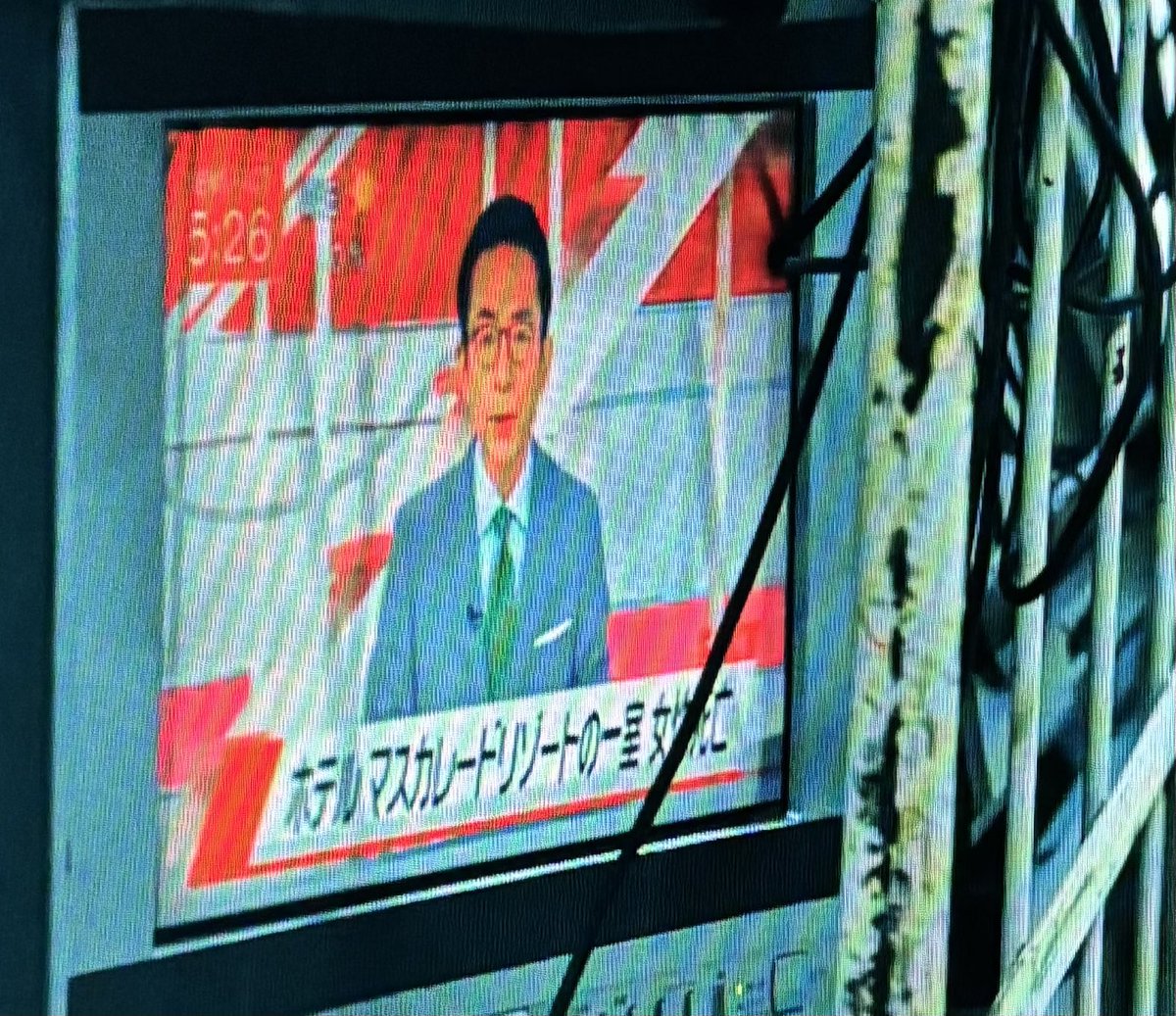 ginchu_main's tweet image. 最初の爆破時に妖が用意したモニターに一瞬流れたニュース映像

・刺された20代の男女
・消防車にはねられた記者
・リゾートホテルの女性死亡
・倉庫屋上から転落した小学生

が気になる、妖の正体と動機に直接つながる可能性ありそう🤔
 #放送局占拠