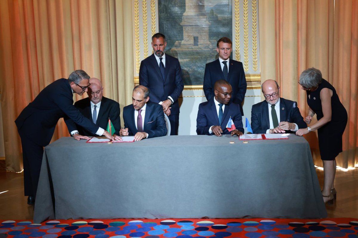 akdn's tweet image. PARIS, FRANCE | 11 JULY 2025
His Highness the Aga Khan began an official visit to France at the invitation of President Emmanuel Macron.
🔗Read the full story: the.akdn/en/resources-m…
#France #ClimateAction #Pluralism #Development #Partnership