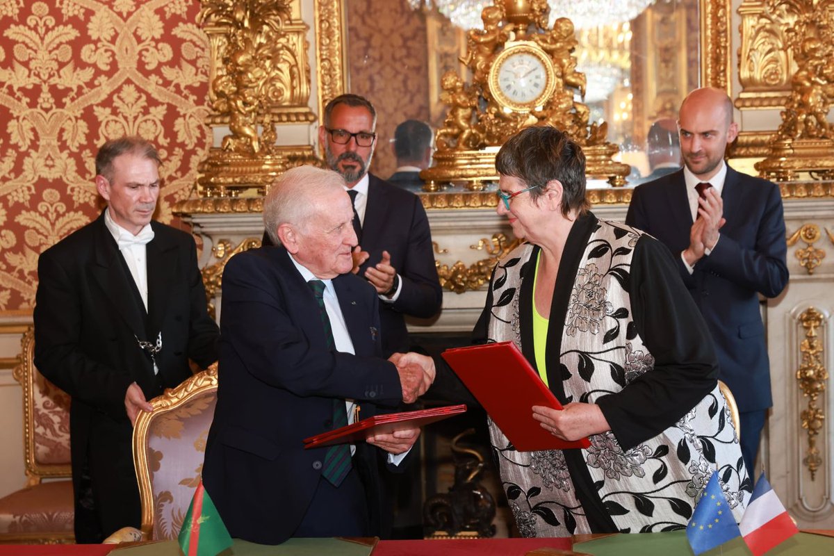 akdn's tweet image. PARIS, FRANCE | 11 JULY 2025
His Highness the Aga Khan began an official visit to France at the invitation of President Emmanuel Macron.
🔗Read the full story: the.akdn/en/resources-m…
#France #ClimateAction #Pluralism #Development #Partnership
