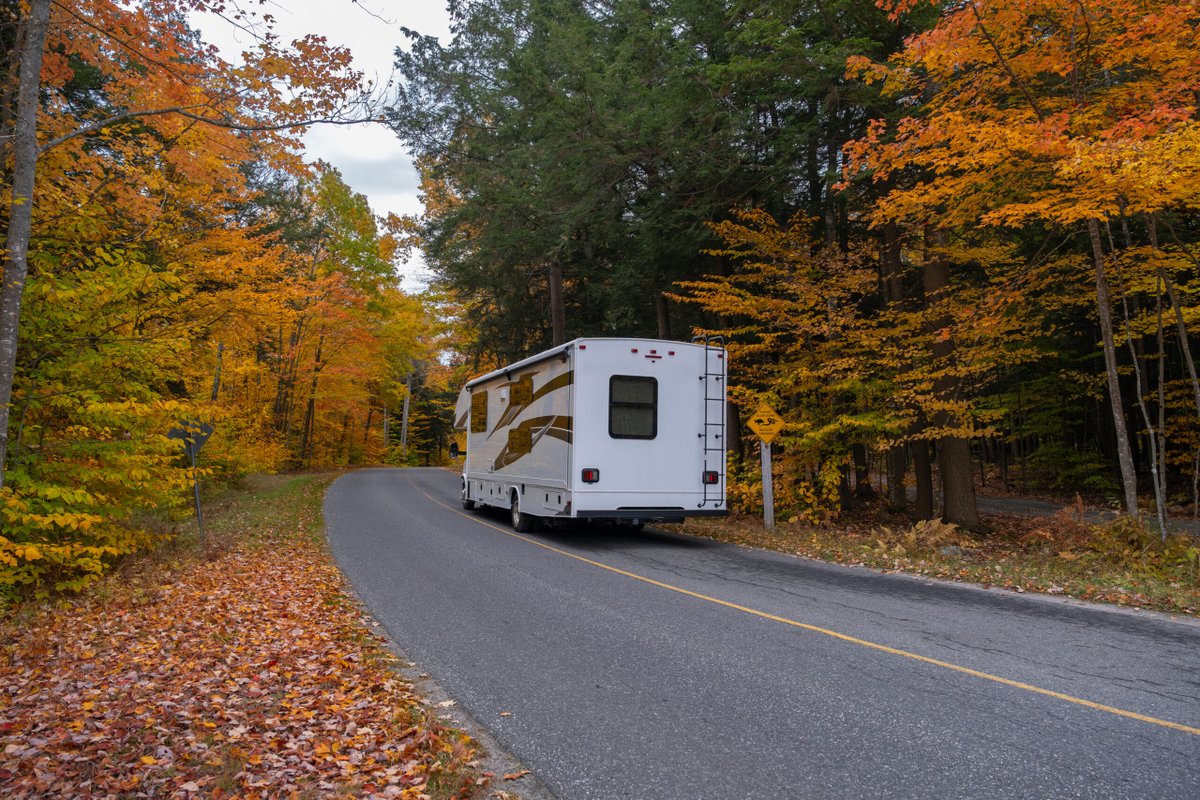 Ontario just dropped the commercial license requirement for driving motorhomes over 11,000 kg. ORVDA’s advocacy pays off—find out what this game-changing update means for RV dealers and how it can fuel your sales. Retweet to share the news!  moderncampground.com/canada/ontario…