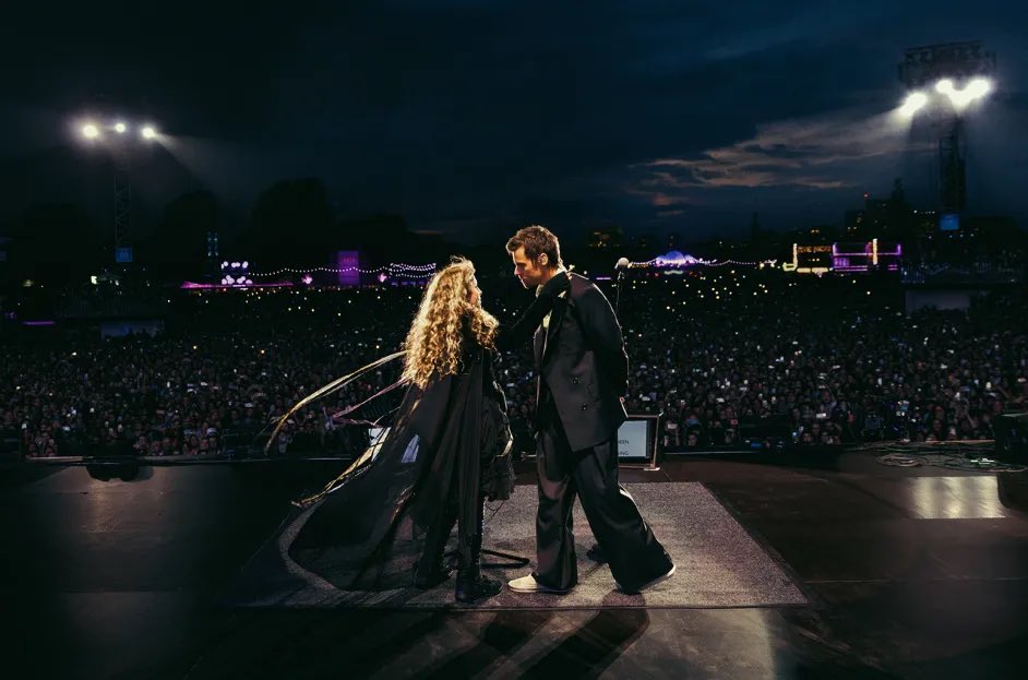 HS4LiveHQ's tweet image. It’s been 365 days since Harry was last onstage performing.