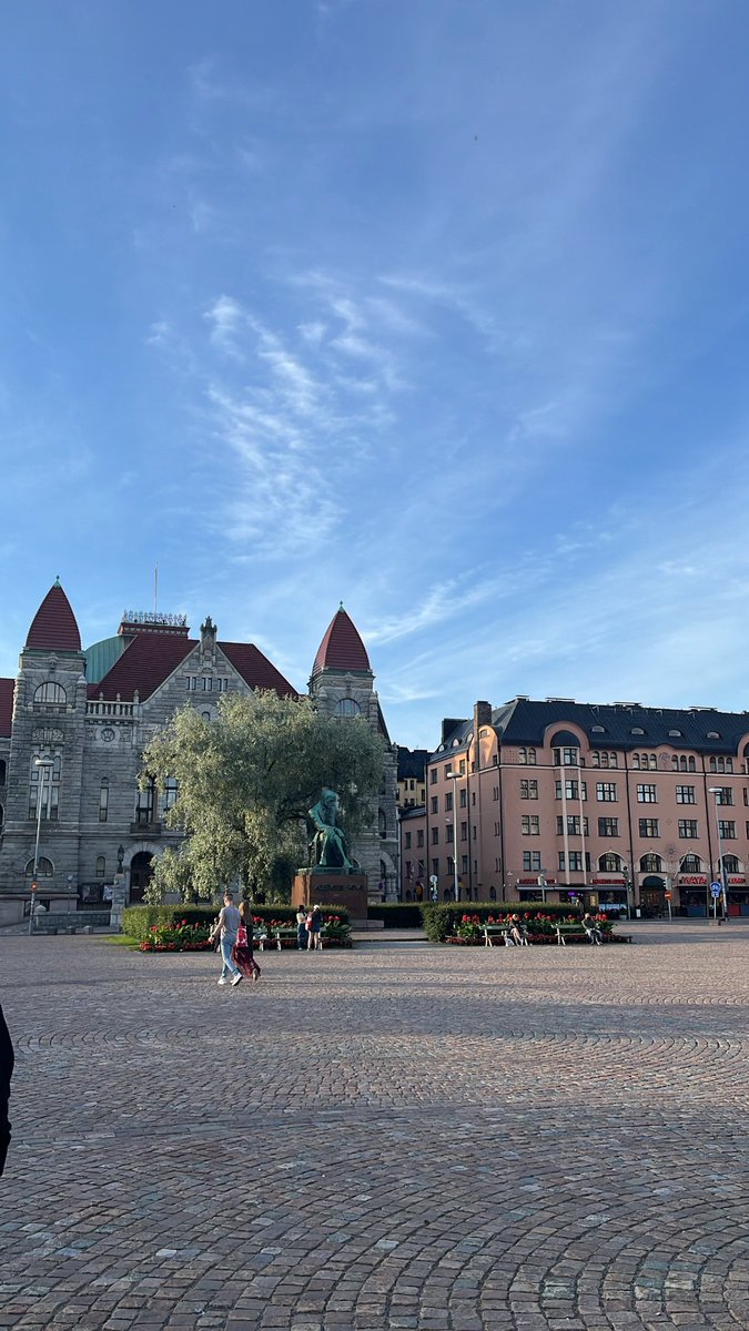 Tlop4 bussin in my ears while sitting in Finland