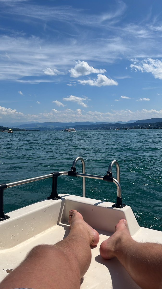 Зачем куда-то ехать, если море есть дома?