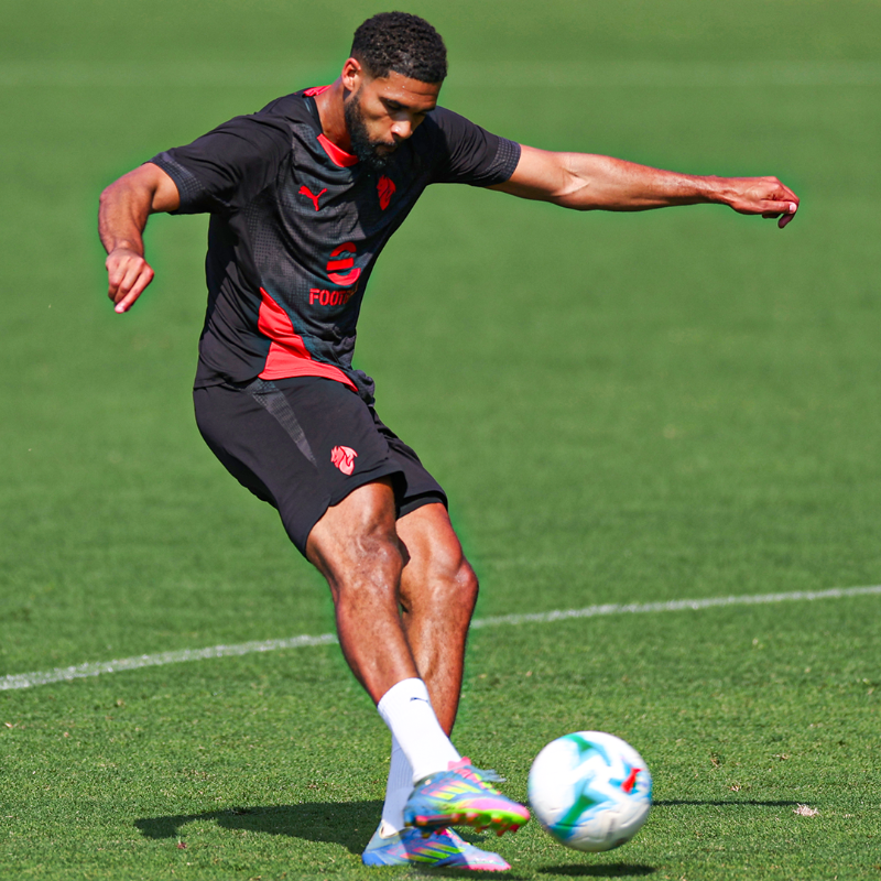 acmilan's tweet photo. Putting in the work 💪