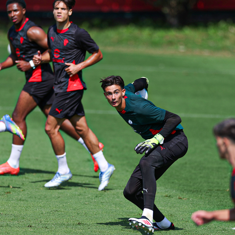 acmilan's tweet photo. Putting in the work 💪