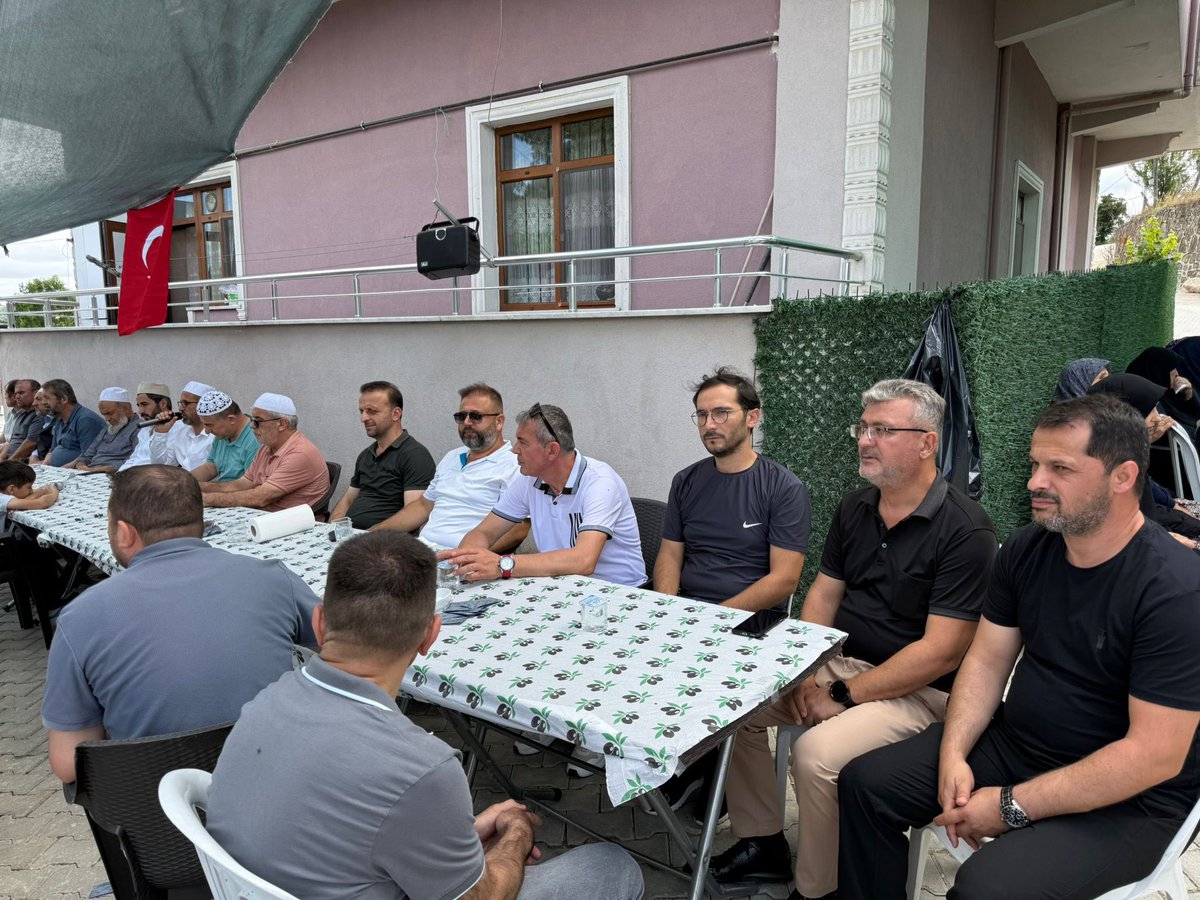 İlçe Başkanımız Nurettin Okudan Teşkilat mensupları ile birlikte Karayakuplu mahalle temsilcimiz Ali şafak’ın babası Hacı Cemal Şafak amcamızın Hac vazifesi sonrası düzenlediği Mevlüt programına katılım sağladı.

Rabbim ibadetlerini kabul eylesin inşallah…