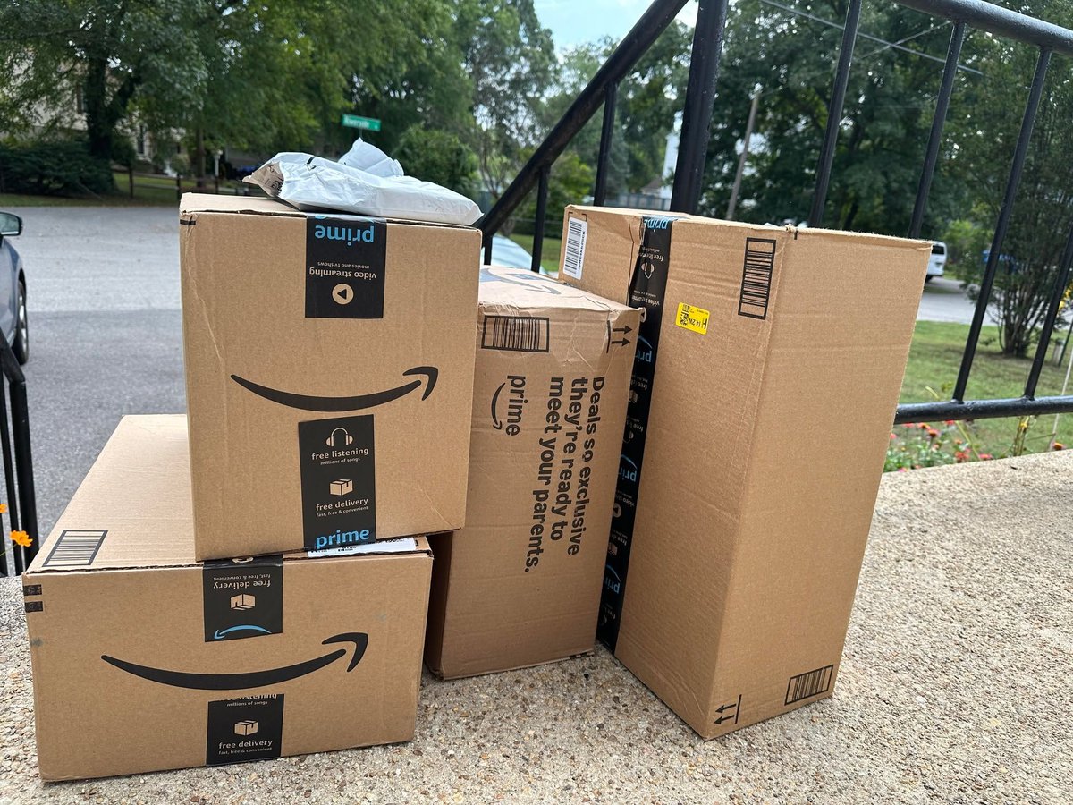 MDEnvironment's tweet image. Don't forget to recycle the packaging from your orders. Break down boxes and keep them dry for curbside pickup. Recycle plastic mailers by returning them to collection bins at retailers or grocery stores.