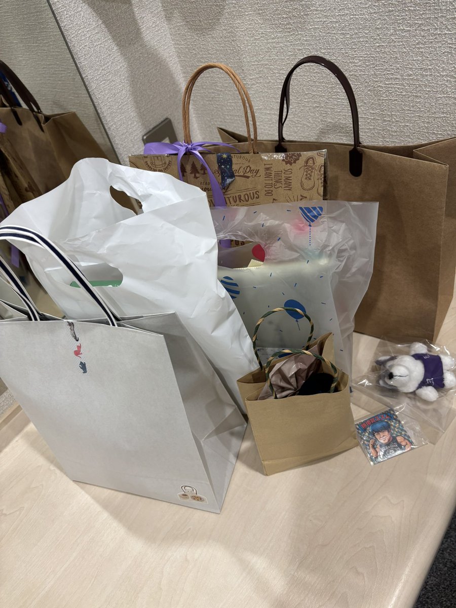 そして、忘れちゃいけない明日は土井ちゃんも合流でPARADOX全員集合ですよ〜

オープニングからメインと我々で始まり、最後はYAMATOがビシッと締めてくれるはず！

差し入れも沢山ありがとうございました🙏

また明日、ワールドでお会いしましょう🐲

#DRAGONGATE