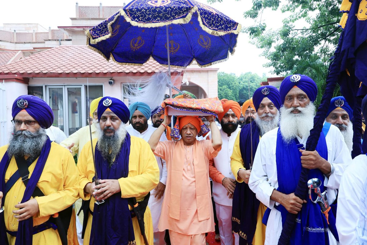 JasmainSingh's tweet photo. #UPCM Shri Yogi Adityanath Ji warmly welcomed and honoured the ‘Sri Guru Tegh Bahadur Sandesh Yatra’, dedicated to the 350th martyrdom anniversary of Sri Guru Tegh Bahadur Ji Maharaj, a great martyr. The Yatra, which commenced from Gurdwara Sri Guru Singh Sabha, Lucknow and is en route to Gurdwara Sri Sis Ganj Sahib, Delhi, was received today at his official residence in Lucknow.

The occasion was graced by the presence of S. Jagdip Singh Ji, S. Baldev Singh Aulakh Ji, S. Parvinder Singh Ji, S. Ravinder Singh Rinku Ji, and S. Mandeep Singh Walia Ji, who extended their wholehearted support and participation in this historic initiative. #GuruTegBahadarSahib #YogiAdityanath #sewa  #modi #manjindersinghsirsa