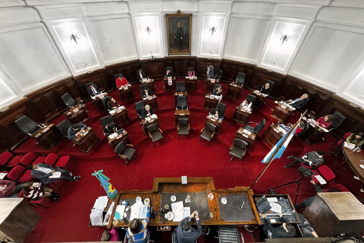 🏛 • Realizamos la Sesión Ordinaria Nº 8. 

Para conocer los proyectos aprobados, ingresá en las últimas noticias de nuestra web 👇

concejodeliberante.laplata.gob.ar/publication/82