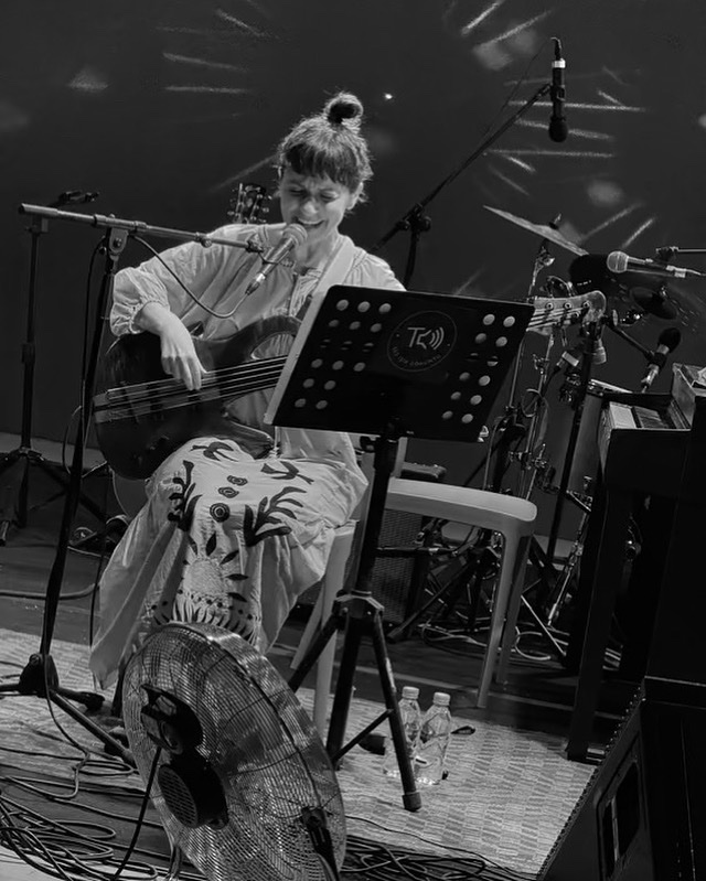 📷: Elvan Mcmillen 

Asena Akan Contempo
AŞIK

Urladam, Temmuz 2025