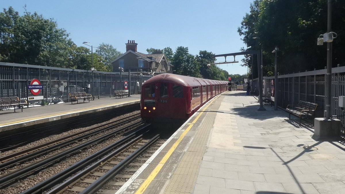 JRailVolunteer's tweet image. Something a bit different on the Piccadilly Line today, it is the @ltmuseum 1938 stock, which is running railtours between Acton Town and Uxbridge and is seen at Ealing Common, South Harrow and Alperton. With the last photo being the headboard.