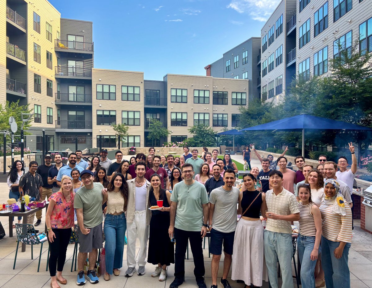 YaleRadRes's tweet image. Another R1 Welcome Party in the books for YDR! ๐โ๏ธ๐ Thanks to so many residents from our R1-R4 classes for coming out to celebrate a great first week of academic year! ๐๐ผ