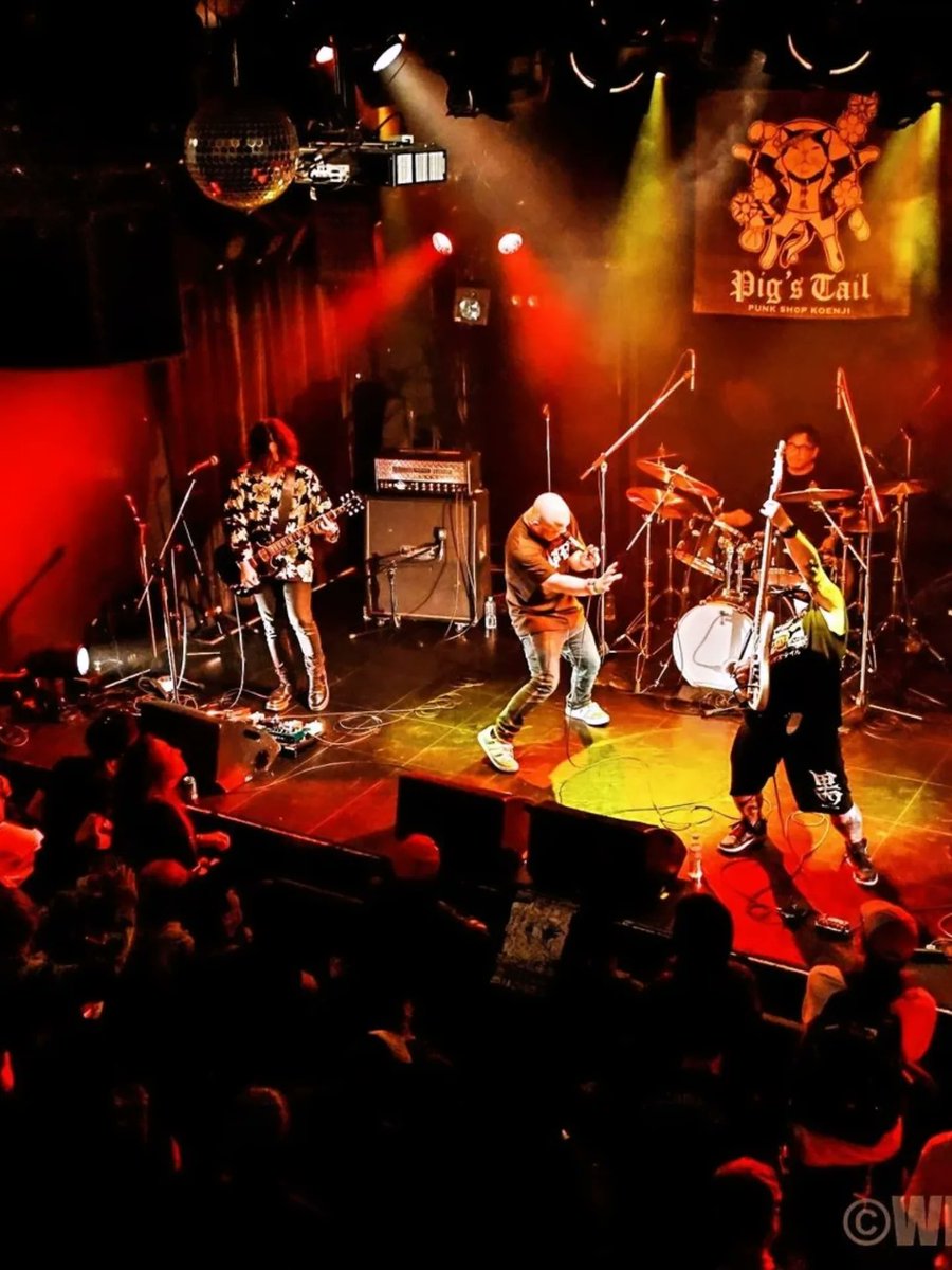 明日の

7/13(日)

新宿WILDSIDE TOKYOで

１９時４０分からVROOMライブしますよ🔥🔥🔥🔥

皆さん、VEins初の自主企画でレコ発イベントですよ✨

みんな是非遊びに来てね〜😄✊

乾杯🍻しましょう〜😄✊

よろしくお願いしまスラッシュ!!!(笑)