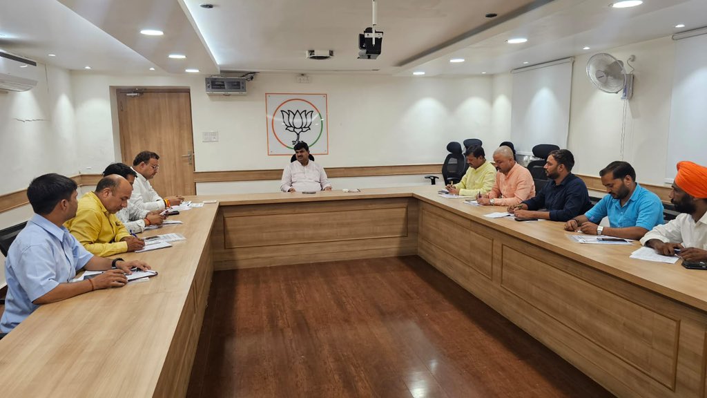 idharampalsingh's tweet image. आज लखनऊ मुख्यालय पर अभियानों के निमित्त आयोजित होने वाले कार्यक्रमों की संगठनात्मक बैठक किया।