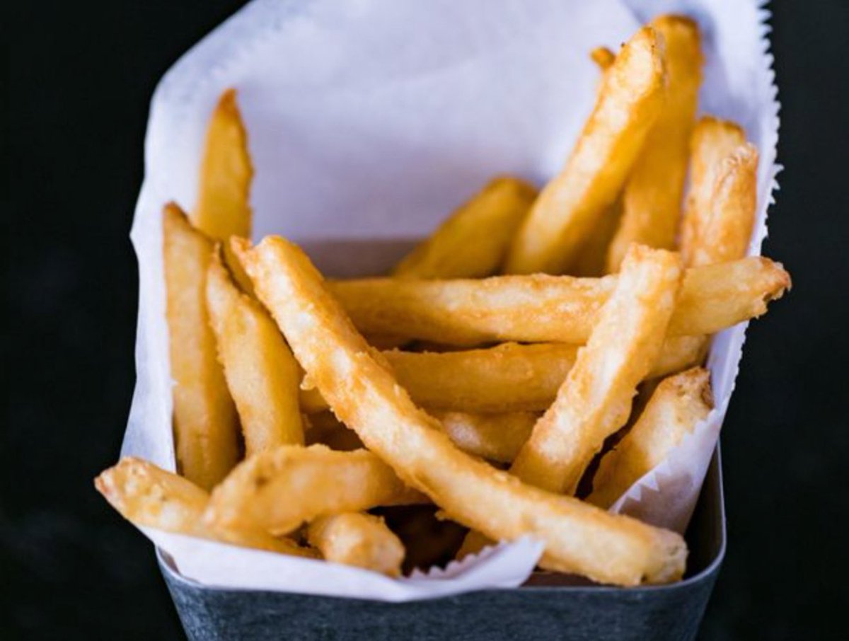 thelocalnaples's tweet image. No better way to celebrate #NationalFrenchFriesDay than with our hand-cut fries made fresh with real ingredients! 🍟✨ Pair them with your favorite sandwich, burger, or enjoy them solo. No judgment. 😉

#AlwaysLocal #thelocalnaples #inthe239 #naplesfoodie #foodblogger