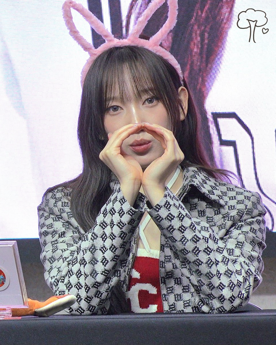 sousp_ee's tweet image. 250712 메이크스타 팬싸인회

오늘의 L.O.V.E 🤎

#USPEER #유스피어 #SOEE #소이 #소피