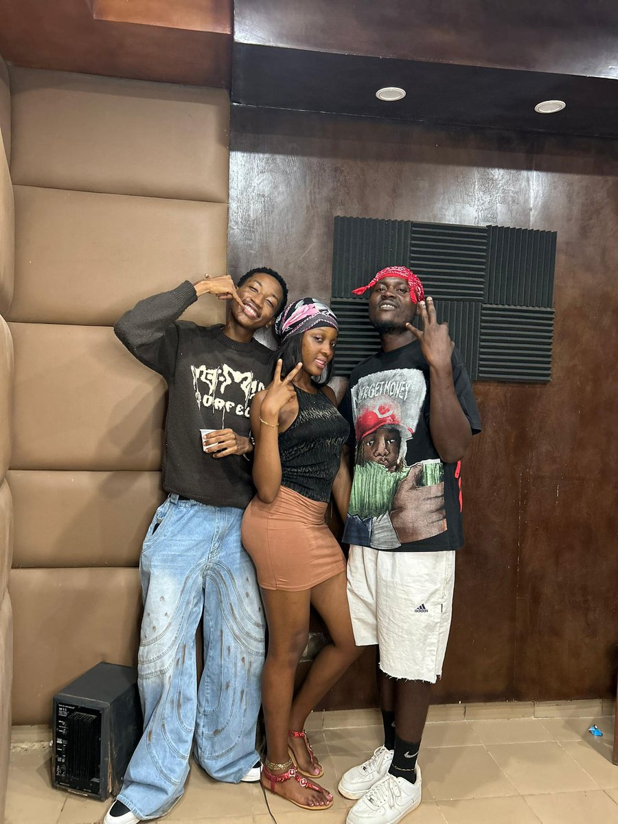 TROIS X MARGRET LIGHT ⏳
SAMY ONLY C'EST PAS CE QUE TU CROIS BRUH

#Rapcamer #troisofficiel