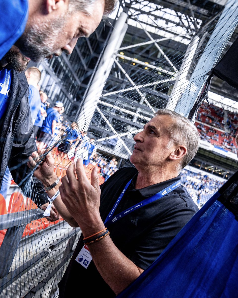 ℹ️ Da noch einige von euch im
Stau stehen, erfolgt der Anpfiff eine Viertelstunde später um 16.15 Uhr.  

Wir verstehen eure Enttäuschung natürlich, da es vielen von euch nur bedingt hilft. Eine noch spätere Anstoßzeit ist aus organisatorischen Gründen aber leider nicht möglich.