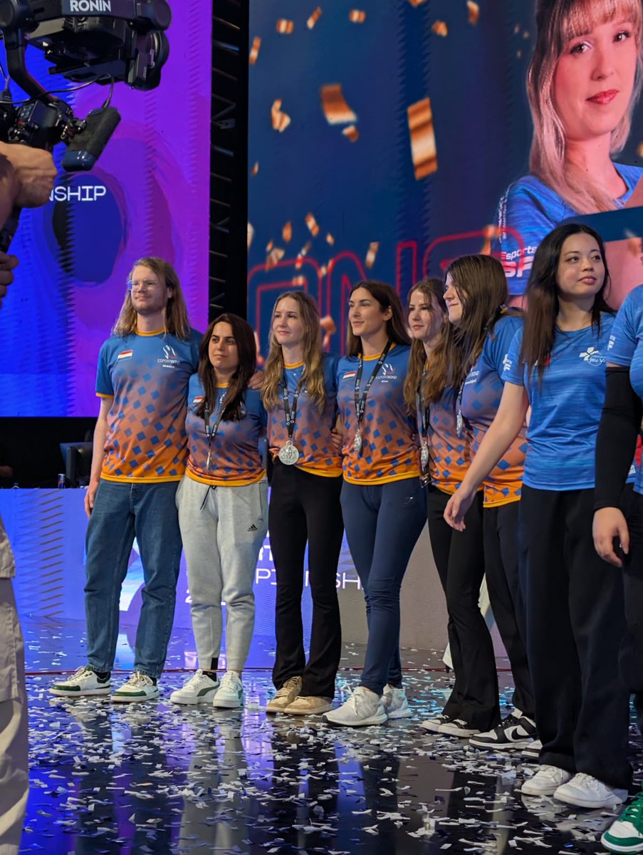 Helaas kwamen de dames net tekort om de finale te winnen tegen Frankrijk.

Trots op de tweede plaats en op naar het WK