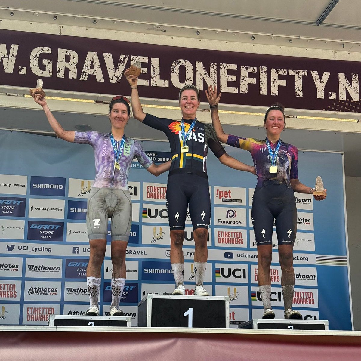 teamsdworx's tweet image. 🥇🥉 Victory for @MarkusFemke in Gravel One Fifty! Julia Kopecky makes it a 1-3 by claiming the third place. Good job, girls! 👏