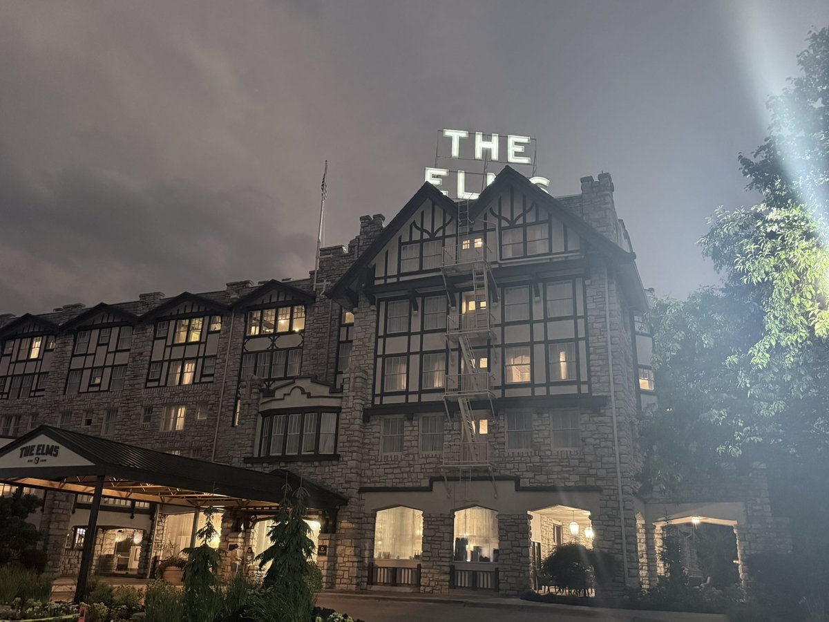 joneslillycal's tweet image. Relaxing #Spalife #AlCapone style