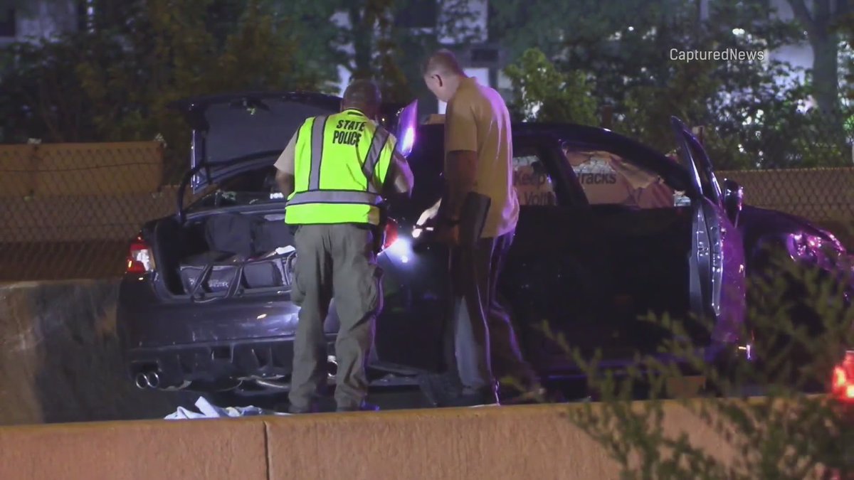 At least two people were injured after a shooting and crash along I-90 in Chicago overnight.

More: tinyurl.com/v4adt6yk