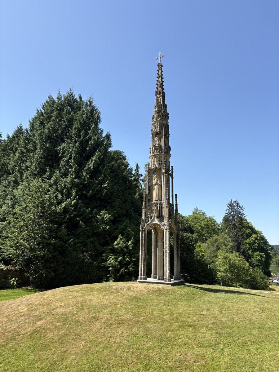 lanaoyvey's tweet image. To live in England is akin to loving an abusive man who is cruel most of the time, but in the rare event he treats you well, he’s extra love-bomby